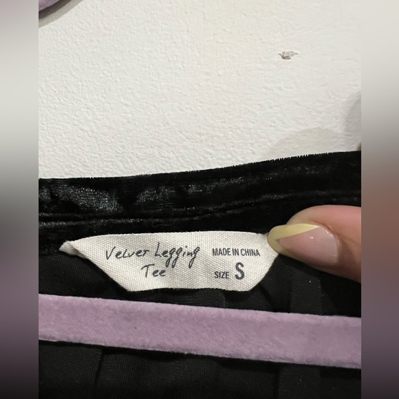 Black Velvet Legging Tee, Small - Picture 3 of 3